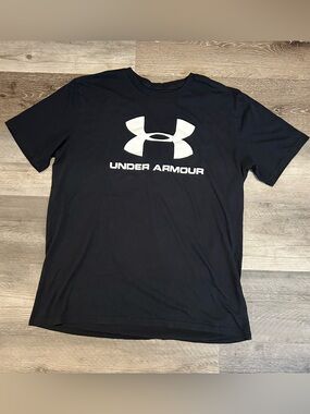 Men’s XL Loose Fit Heat Gear Black Under Armour Short Sleeve T Shirt